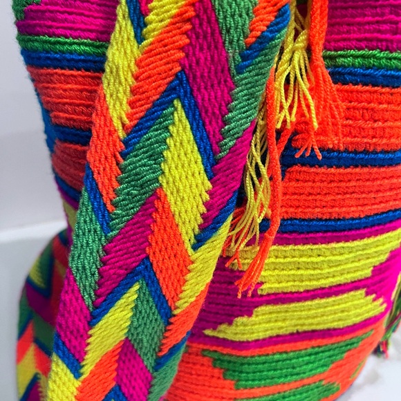 Wayuu Bag - Colombian Mochila Large - Picture 2 of 4